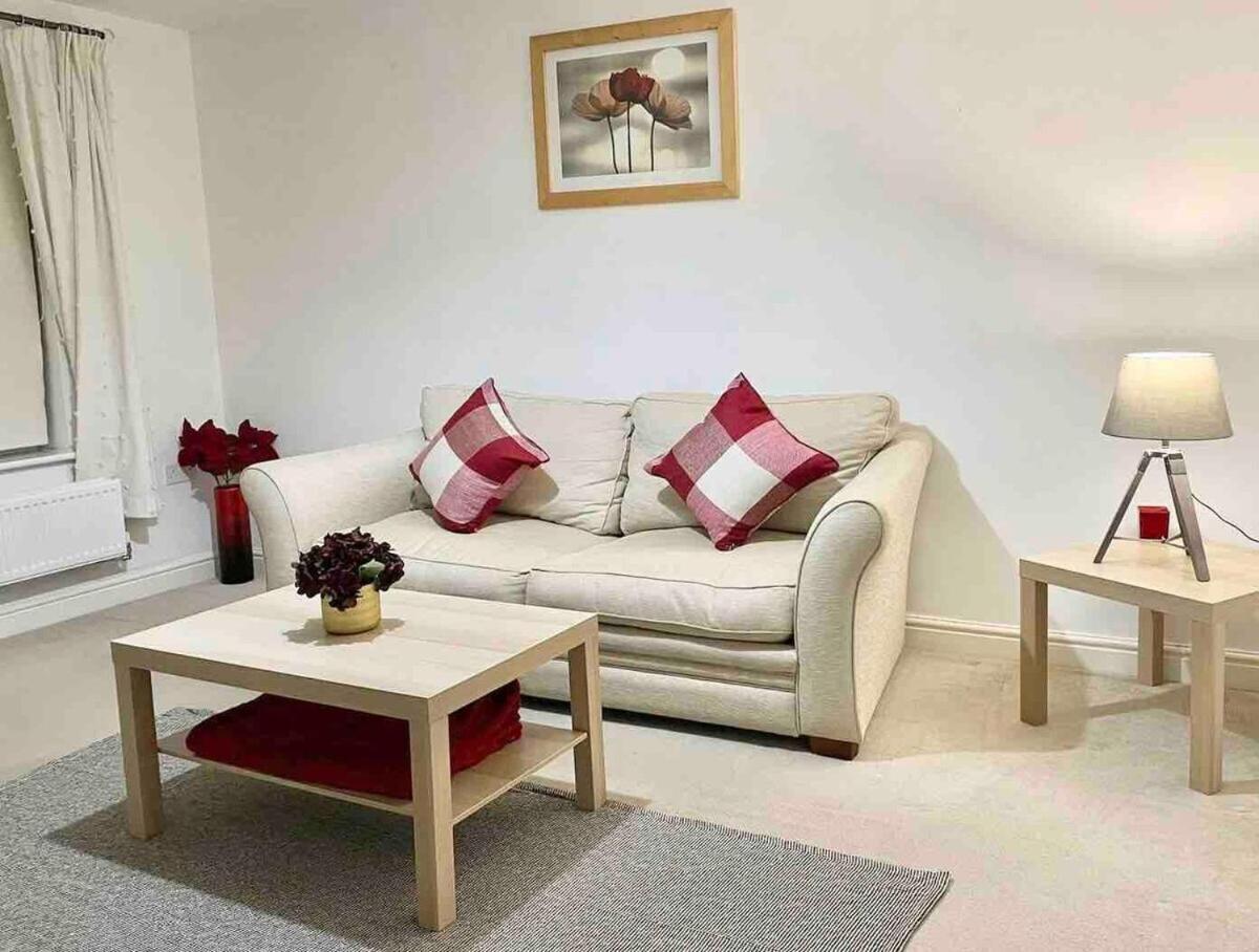 Great Home In Lovely Area With Parking, Sleeps 6 Folkestone Ngoại thất bức ảnh