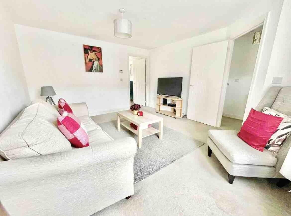 Great Home In Lovely Area With Parking, Sleeps 6 Folkestone Ngoại thất bức ảnh